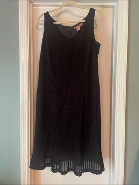 Bandolino Black Lace Midi Dress with Pleated Hem